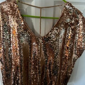 Copper sequin V-Neck w T chain accent
